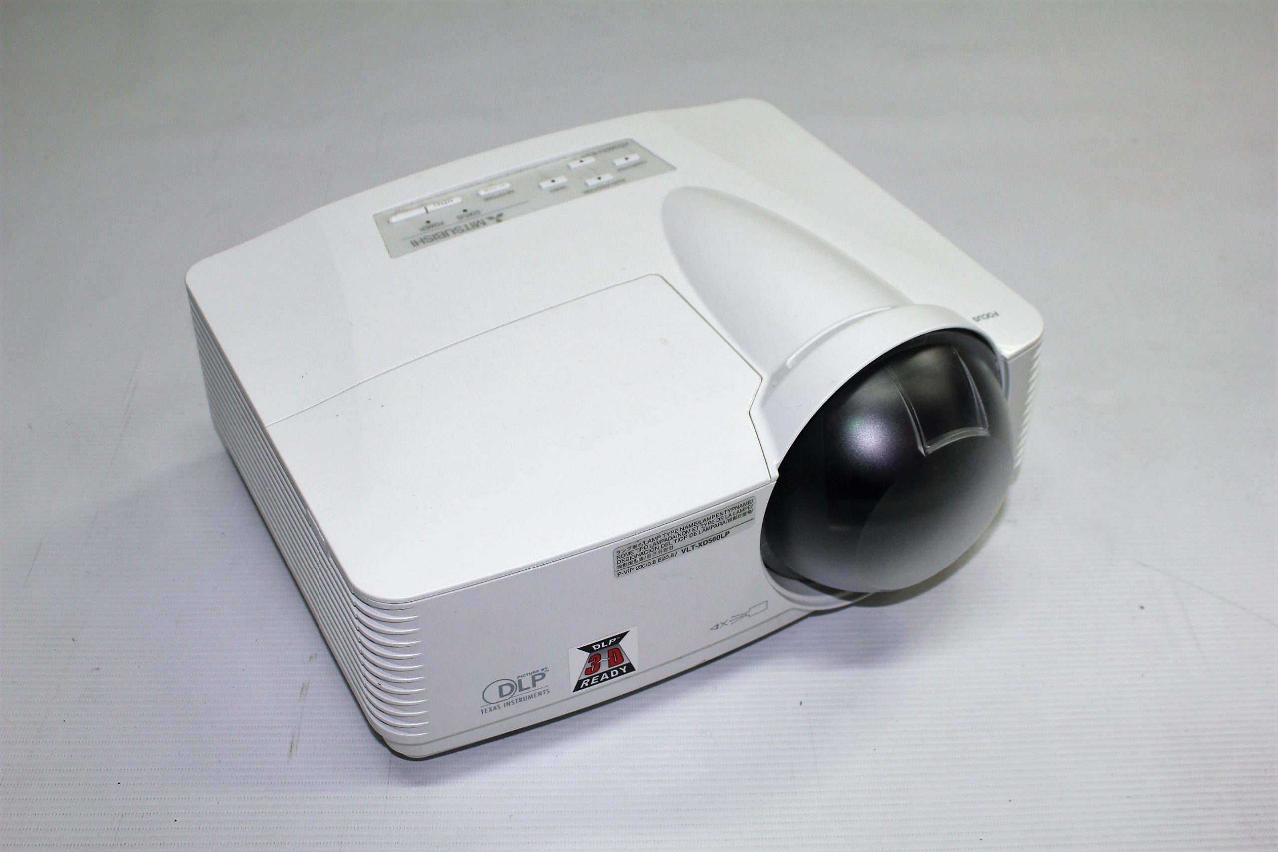 Video projecteur mitsubishi...