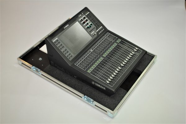 Table de mixage Yamaha QL1