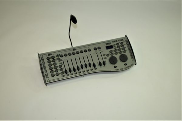 Mini console eclairages 16 canaux pour projecteurs asservis