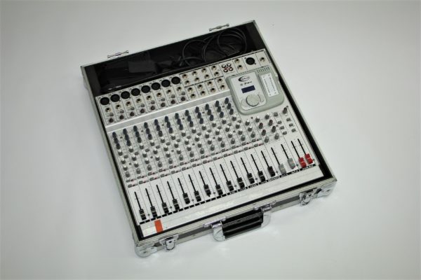 Console 12 voies analogiques sirius DXP 1604