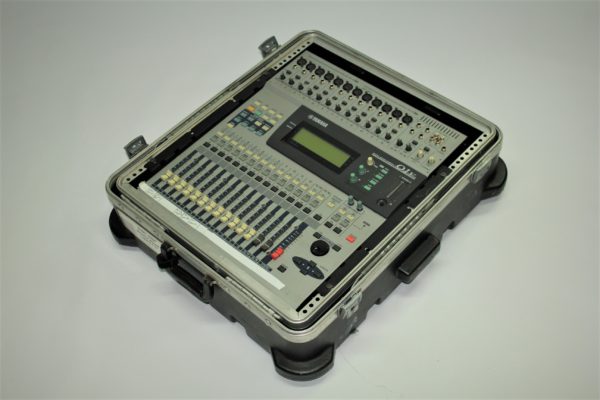Console 16 voies numériques yamaha 01V