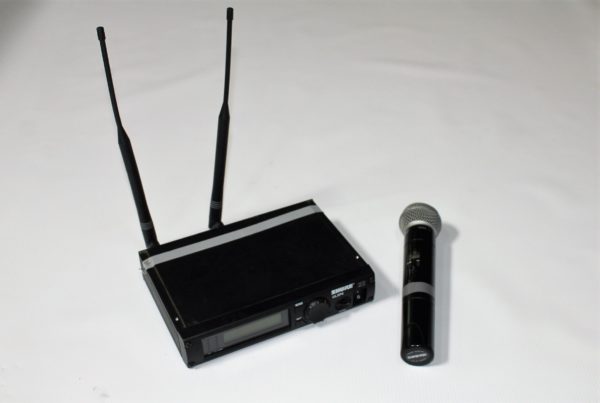 Micro H.F. shure ulx p4 main + recpt. Diversity 30MW antenne déportée